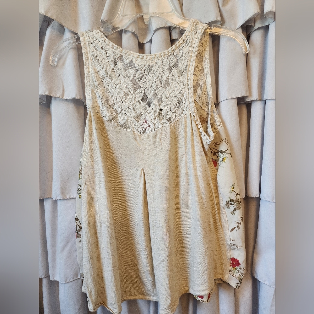 Women's Taylor and Sage Flower Lace Top Size Extra Large - Picture 2 of 3